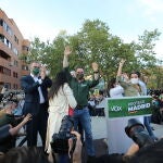 El líder de VOX, Santiago Abascal (c), interviene durante el acto de presentación de la candidatura de Rocío Monasterio