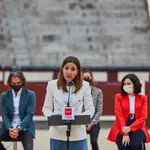 La viuda de Víctor Barrios, Raquel Sanz interviene en la plaza de toros de Las Ventas