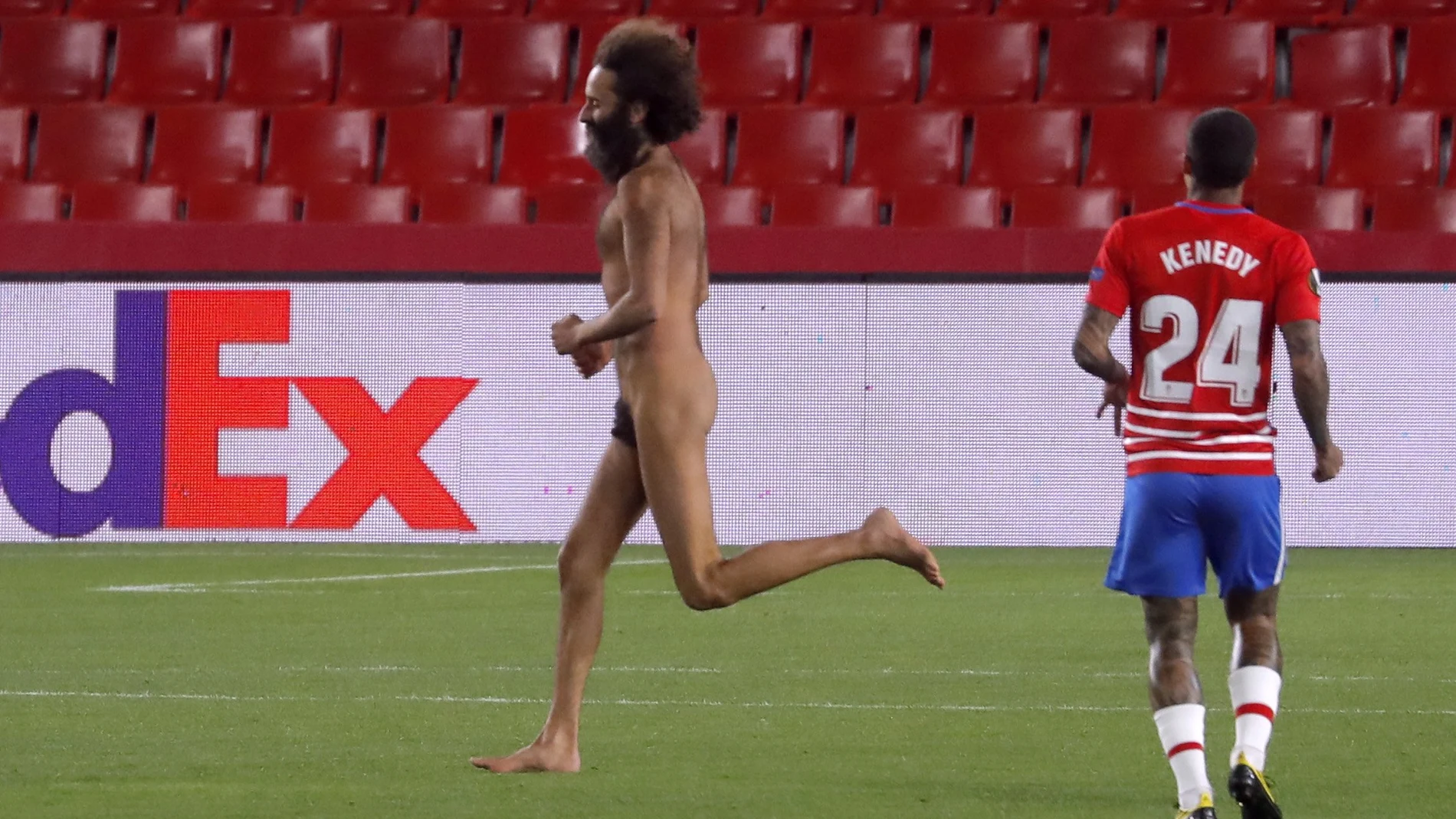 El hombre desnudo en el Granada-Manchester United