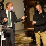 El presidente del Museo Esteban Vicente, Miguel Ángel de Vicente, junto al artista Gonzalo Borondo, presenta la exposición 'Hereditas'