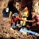 Trabajos de excavación en Cueva Oase