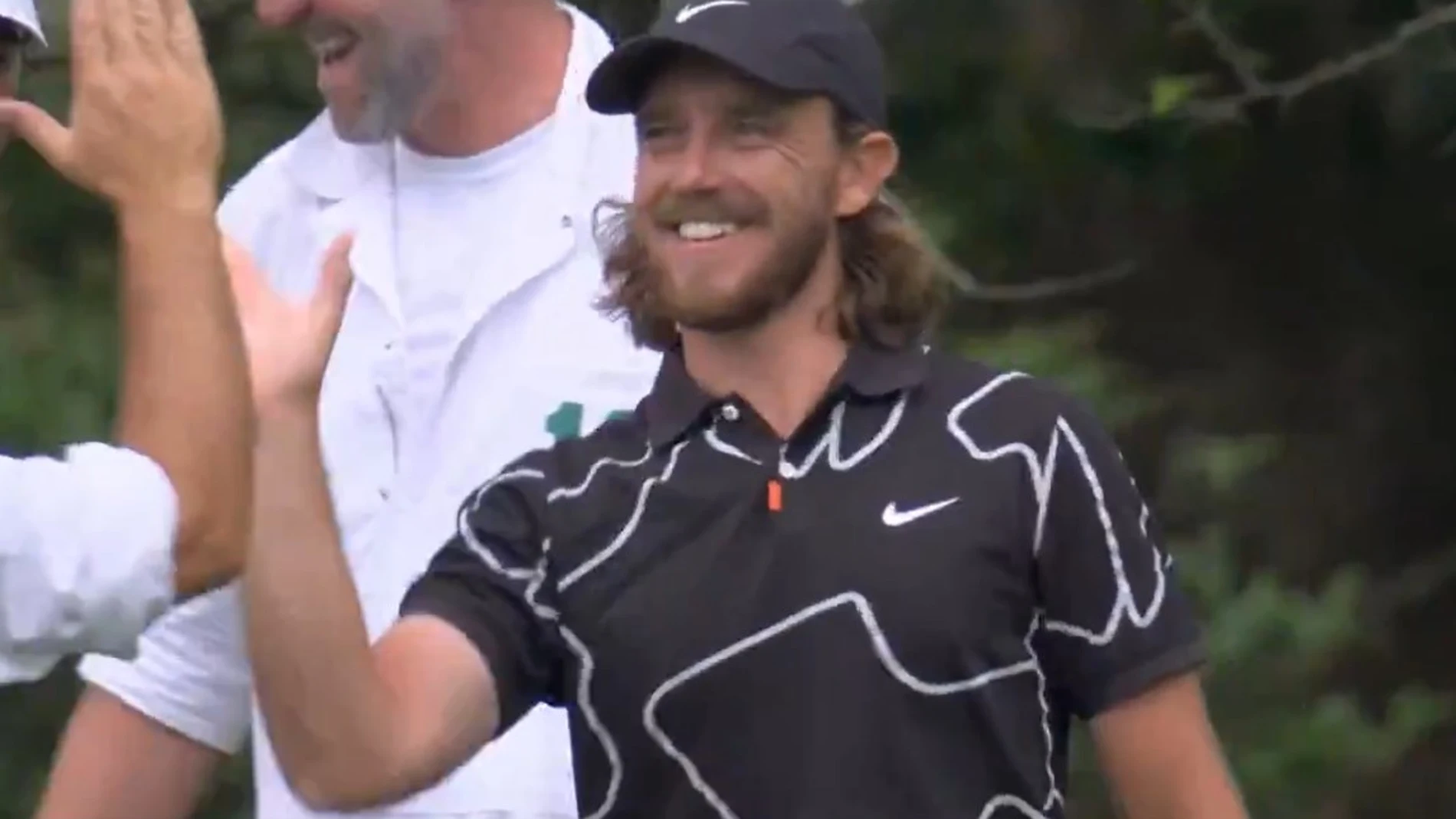 Fletwood, feliz tras hacer un hoyo en 1 en el Masters de Ausgusta