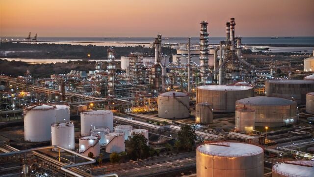 Imagen de una refinería