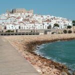 El Castillo de Papa Luna se alza majestuoso ante la hermosa localidad castellonense de Peñíscola