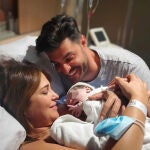 Paula Echevarría y Miguel Torres con su hijo recién nacido, Miguel