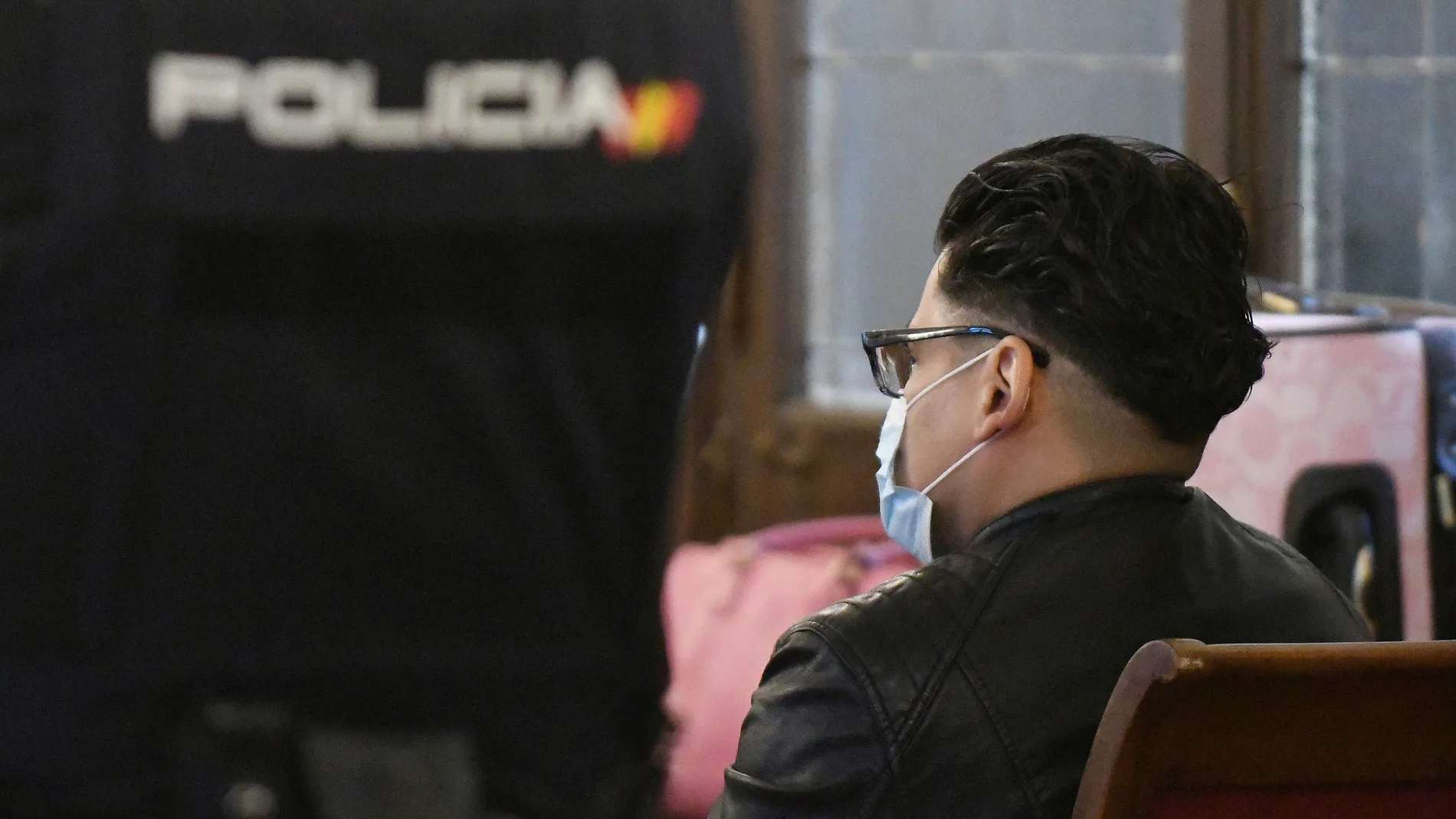 El acusado del "crimen del Barrio de La Sal", en el banquillo de los acusados en la audiencia provincial de León