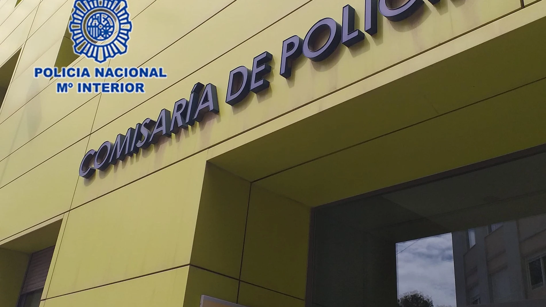 El detenido cuenta con una veintena de antecedentes policiales y tras ser puesto a disposición del Juzgado de Instrucción de Guardia se decretó su ingreso en prisión