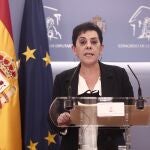 La portavoz parlamentaria de EH Bildu, Mertxe Aizpurua, interviene en una rueda de prensa anterior a una Junta de Portavoces convocada en el Congreso de los Diputados, a 13 de abril de 2021, en Madrid