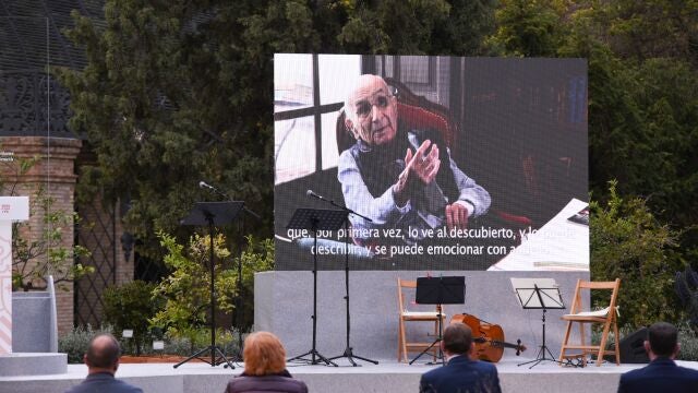 El presidente de la Generalitat Valenciana, Ximo Puig, durante el acto-recital Francisco-Brines ‘10 días para el primer Cervantes valenciano’, a 13 de abril de 2021, en Valencia