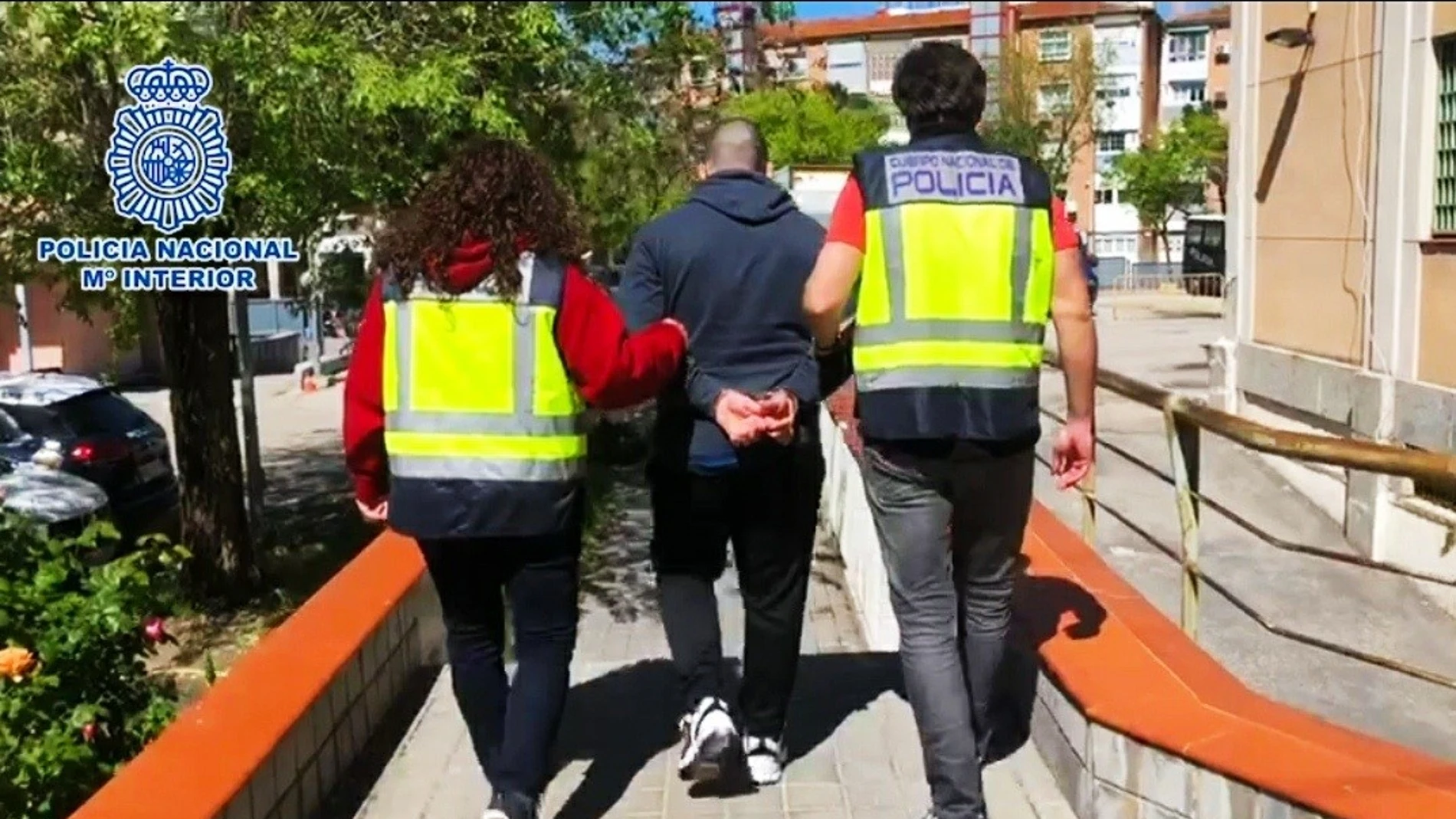 Detenido un joven por patear a un policía en los disturbios del mitin de Vox en Vallecas12/04/2021