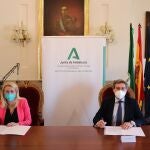 Laura Fernández y Rafael Carmona en el acto de adhesión a la Red de Entidades Conciliadoras de Andalucía