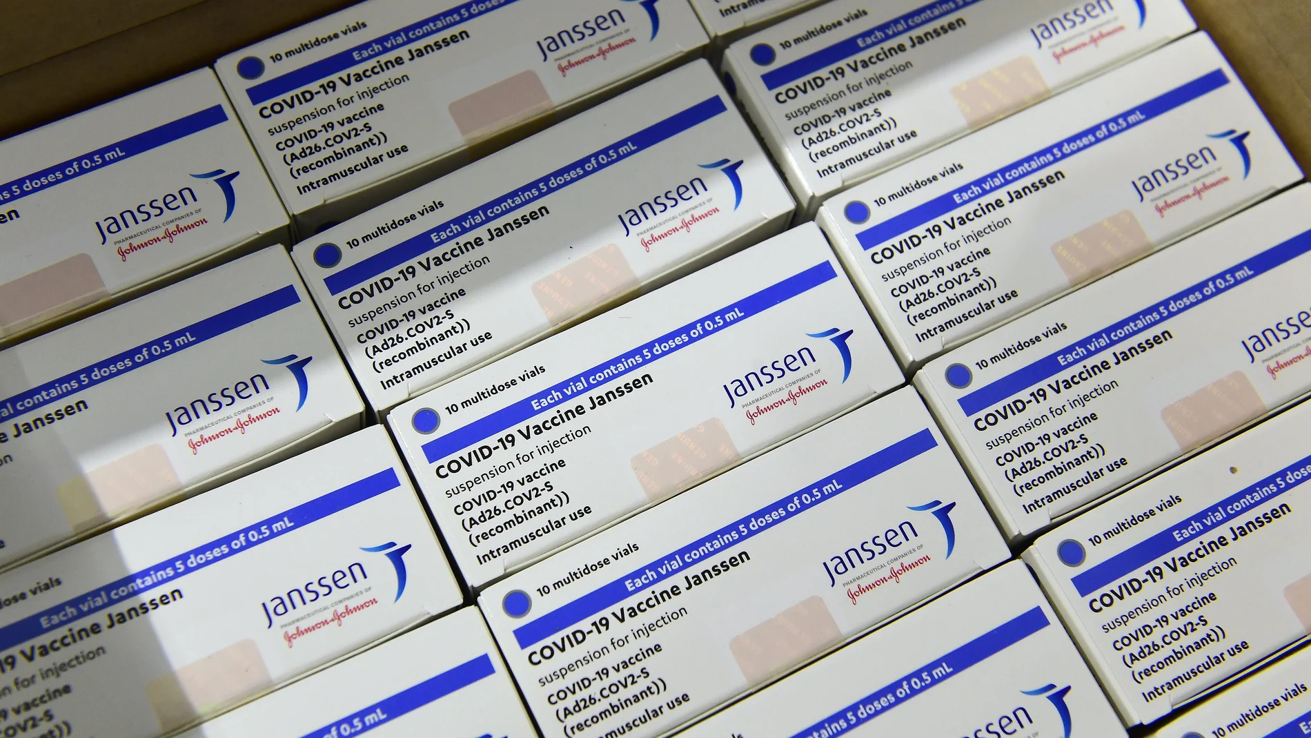 Cajas con los viales de la vacuna de Janssen contra la Covid-19