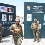 Soldados del ejército afgano aseguran una base militar que anteriormente utilizaban los soldados estadounidenses, en el distrito de Haska Meyna de la provincia de Nangarhar, Afganistán