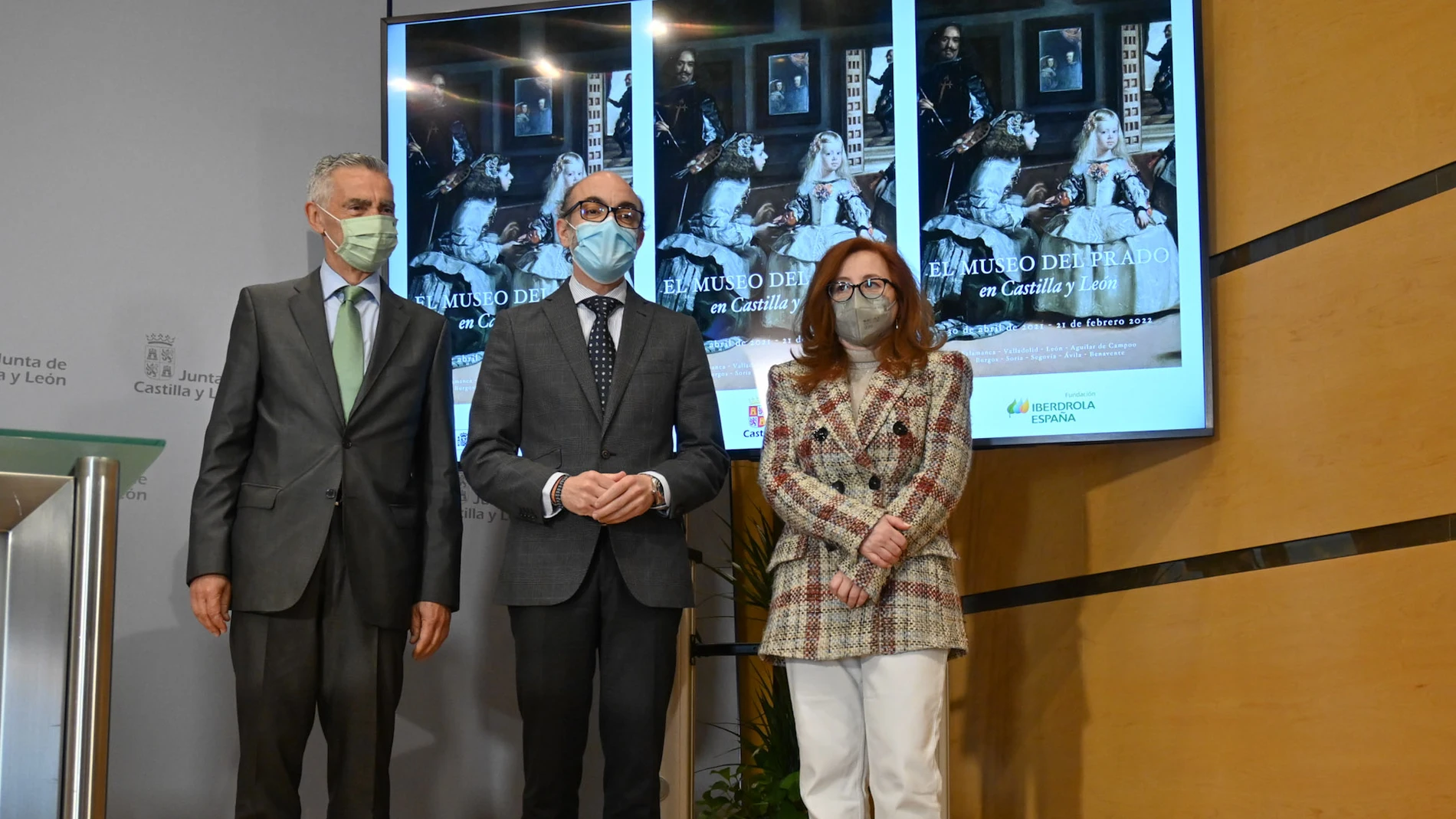 El consejero de Cultura y Turismo, Javier Ortega, el presidente de la Fundación Iberdrola España, Fernando García, y la coordinadora general de Educación del Museo Nacional del Prado, Ana Moreno, presentan la exposición