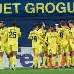 Los jugadores del Villarreal celebran uno de los goles marcados al Dinamo de Zagreb