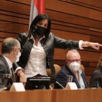 La vicepresidenta de las Cortes, Ana Sánchez, del PSOE, antes de ser expulsada del hemiciclo por Luis Fuentes