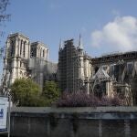 La catedral de Notre Dame en reconstrucción se muestra en el segundo aniversario de su incendio, el jueves 15 de abril de 2021 en París