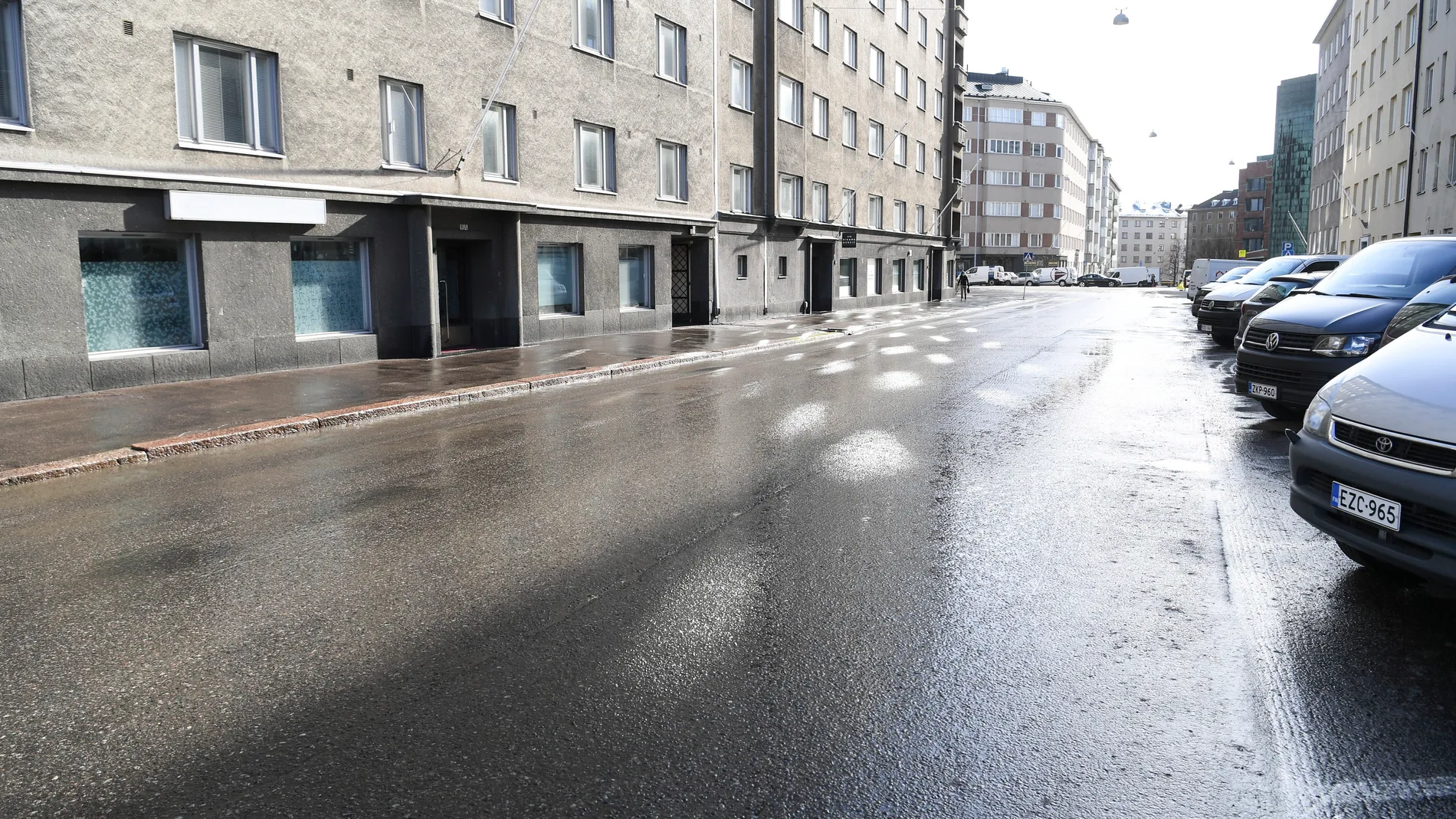 Una calle de Helsinki en una foto de recurso