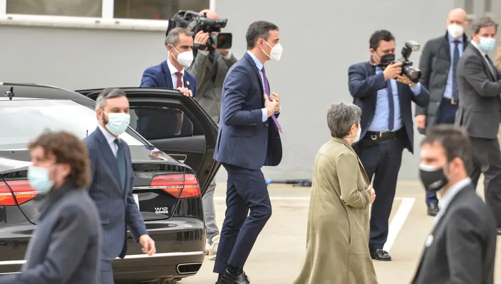 El presidente del Gobierno, Pedro Sánchez, llega a la farmacéutica Hipra en Amer (Girona).GLORIA SANCHEZ16/04/2021