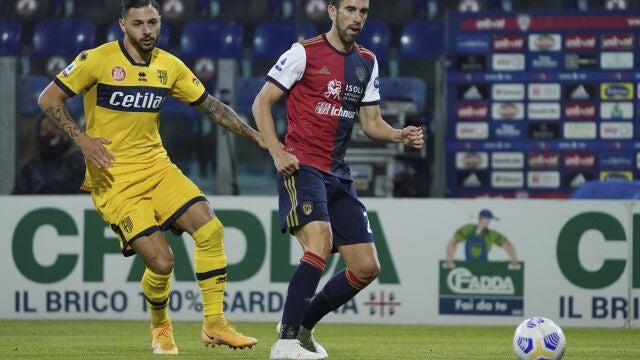 Diego Godín con el Cagliari.