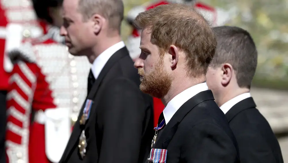 El príncipe William y el príncipe Harry, juntos durante el funeral del duque de Edimburgo