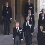 El príncipe Carlos junto al resto de miembros de la Familia Real británica.