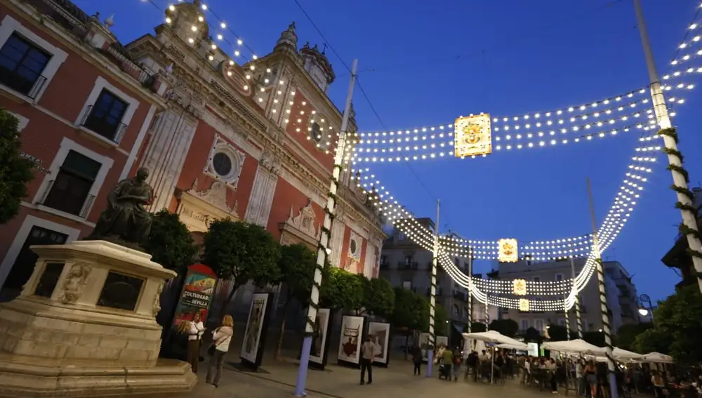 Luces de Feria en la plaza del Salvador