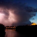 El puente Romano y la Mezquita-Catedral de Córdoba. EFE/Salas