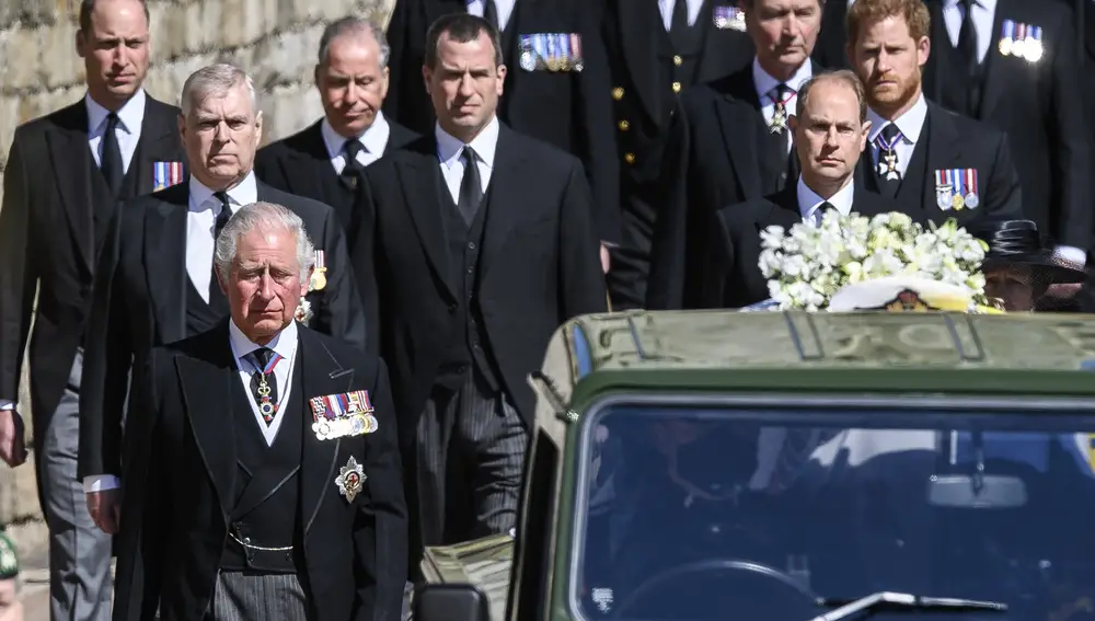 Peter Phillips, en el centro de la imagen, en el funeral por el duque de Edimburgo. Ap