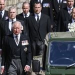 Peter Phillips, en el centro de la imagen, en el funeral por el duque de Edimburgo. Ap