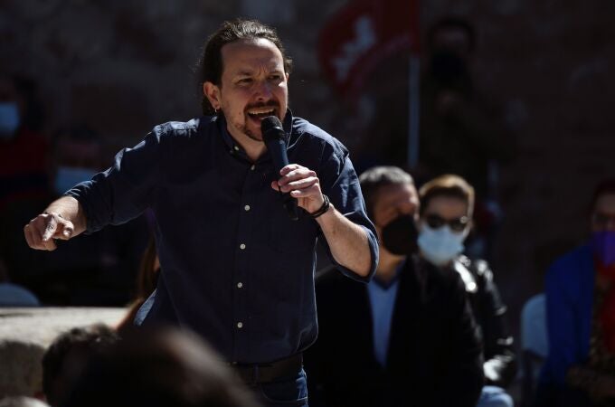 El candidato de Podemos a la Comunidad de Madrid, Pablo Iglesias, en un acto de precampaña en Alcalá de Henares.