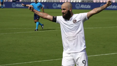 Gonzalo Higuain en un partido con el Inter Miami
