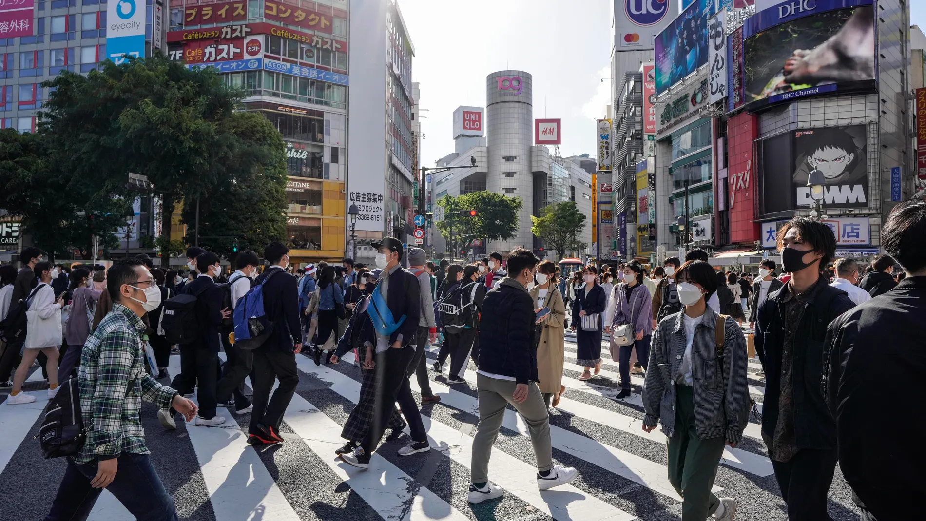 Gente caminando en Shibuya, en Tokio