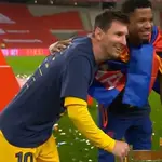 Leo Messi y Ansu Fati posan con la Copa del Rey que el Barcelona ganó al Athletic Club