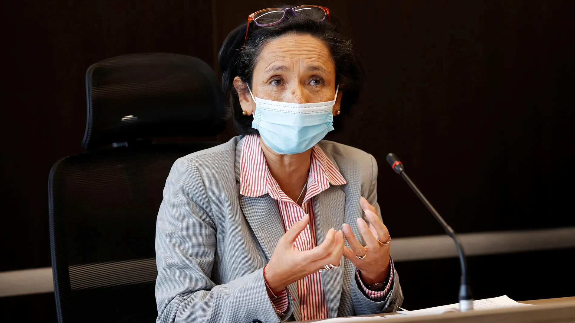 AME855. BOGOTÁ (COLOMBIA), 19/04/2021.- La directora de la Unidad de Búsqueda de Personas dadas por Desaparecidas (UBPD), Luz Marina Monzón, habla durante la presentación de un informe sobre asesinatos de líderes sociales y exguerrilleros de las FARC, hoy, ante la Defensoría del Pueblo en la sede de la Jurisdicción Especial para la Paz (JEP), en Bogotá (Colombia). Las instituciones del acuerdo de paz de Colombia alertaron este lunes que 854 líderes sociales y 276 excombatientes de las FARC han sido asesinados en el país desde el 1 de diciembre de 2016, por lo que pidieron a la Defensoría del Pueblo elaborar un informe que trace el camino para evitar estos crímenes. EFE/Mauricio Dueñas Castañeda