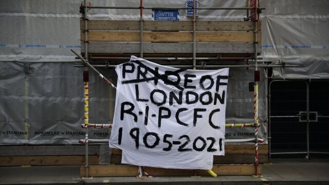 Un pancarta en Standford Bridge, el campo del Chelsea