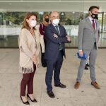 El vicepresidente primero de Acción política de Vox, Jorge Buxadé, informa a los medios tras reunirse con la procuradora Fátima Pinacho