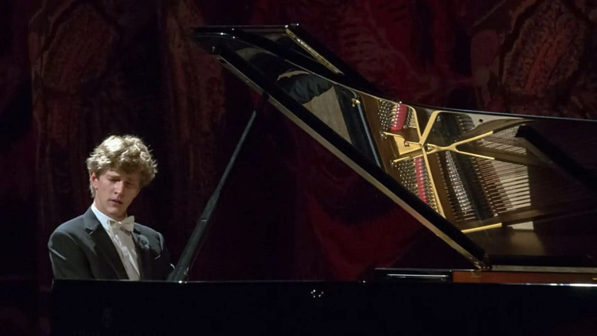 El pianista Jan Lisiecki durante su actuación en el Auditorio Nacional