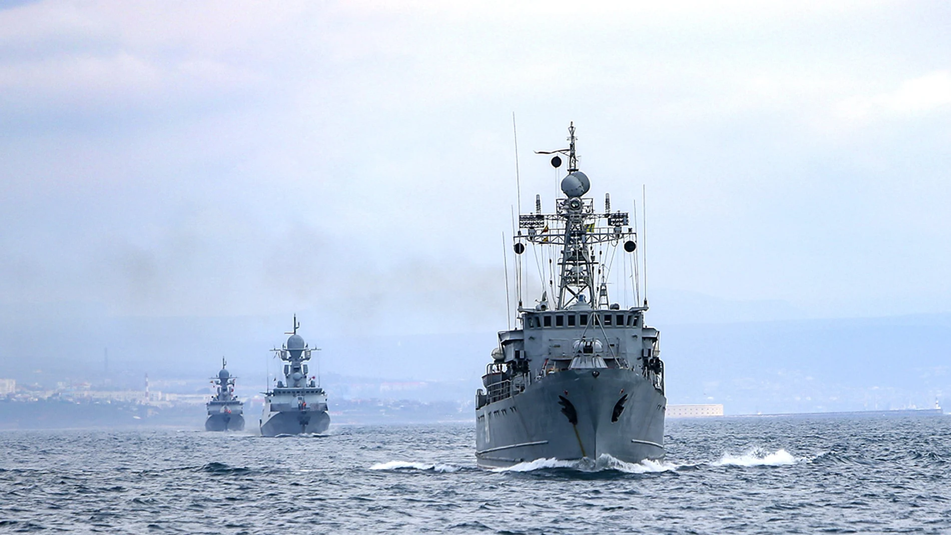 Buques de la Armada rusa durante ejercicios navales en el Mar Negro