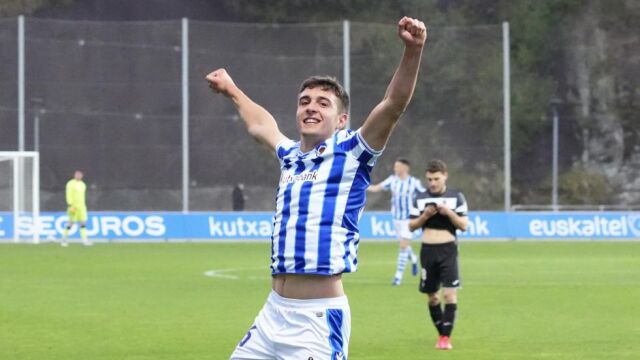 Jon Karrikaburu con el filial de la Real Sociedad.