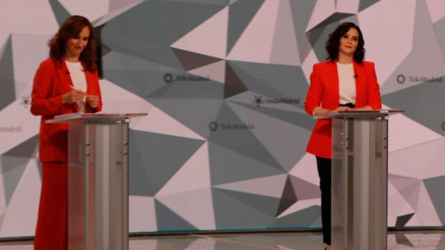 Mónica García e Isabel Díaz Ayuso han coincidido en las colores de su indumentaria
