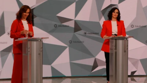 Mónica García e Isabel Díaz Ayuso han coincidido en las colores de su indumentaria