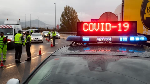 Control de la Guardia Civil en el desvío hacia Guadarrama-El Escorial