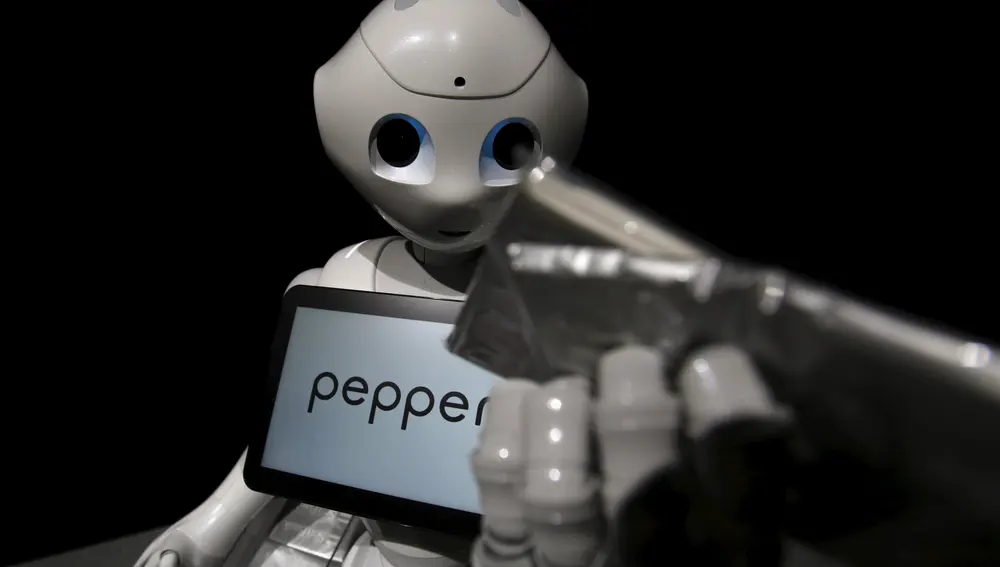 Imagen de un robot Pepper de 2015, previo a las implementaciones de Chella y Pipitone.