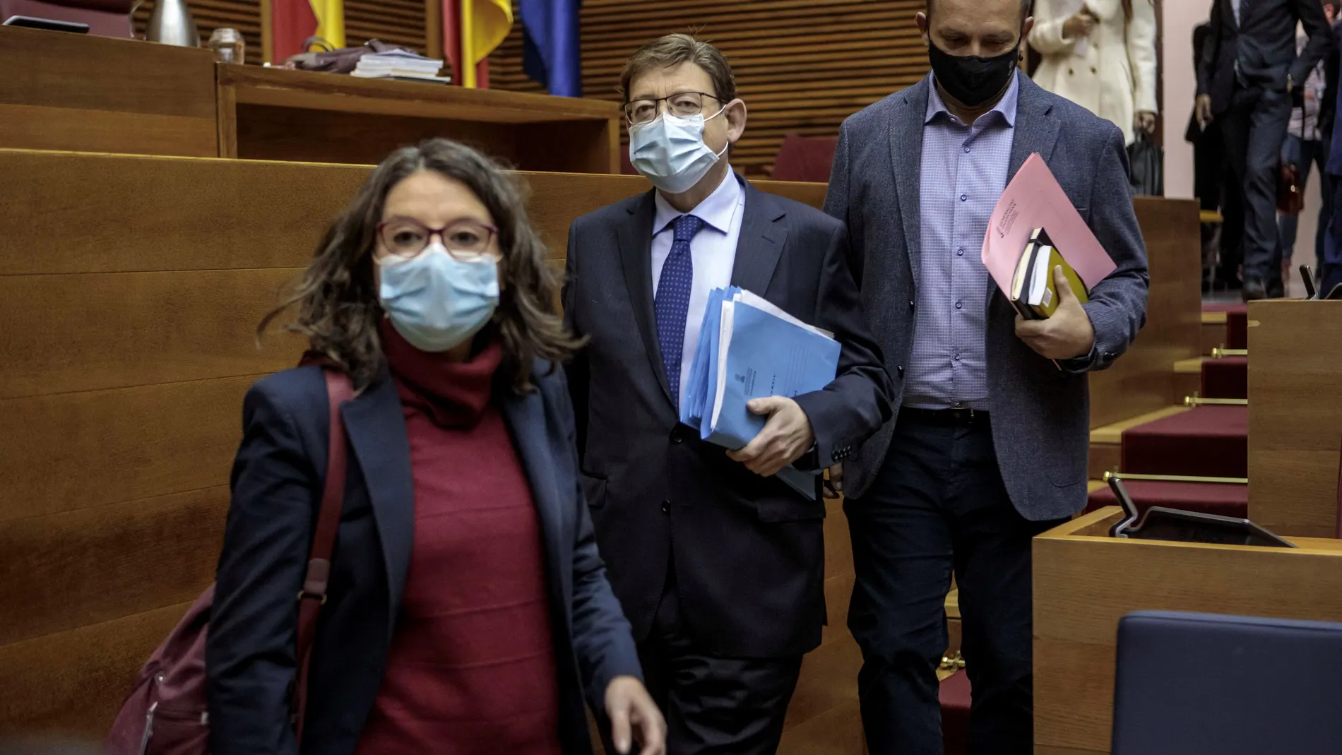 El presidente de la Generalitat, Ximo Puig (c), la vicepresidenta del Consell, Mónca Oltra (i) y el vicepresidente tercero, Rubén Dalmau (d)
