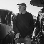David Fincher en el set de"Mank." (Gisele Schmidt/Netflix via AP)
