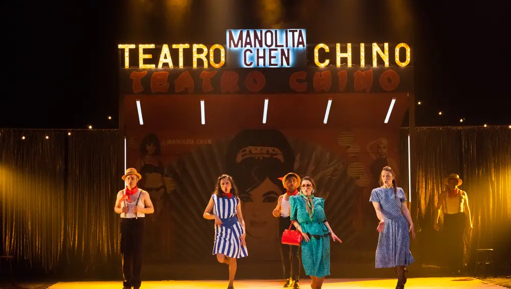 El escenario del Circo Price se ha transformado en el Teatro Chino de Manolita Chen