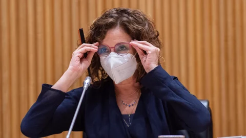 La ministra de Hacienda, María Jesús Montero, comparece en la Comisión de Hacienda en el Congreso de los Diputados