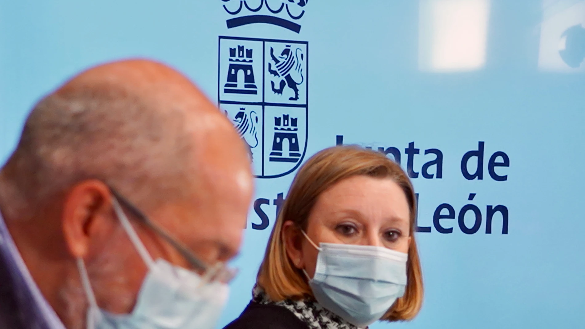 El vicepresidente de la Junta, Francisco Igea, junto a la consejera Isabel Blanco, en la rueda de prensa, posterior al Consejo de Gobierno