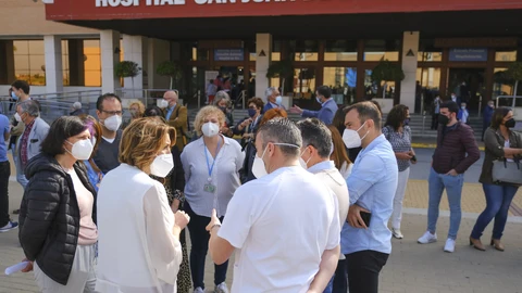 La secretaria general del PSOE-A, Susana Díaz, en su visita al Hospital de Bormujos (Sevilla)